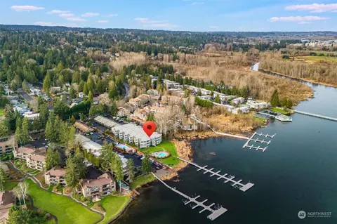 4214 W Lake Sammamish Pkwy NE #204, Redmond, WA 98052