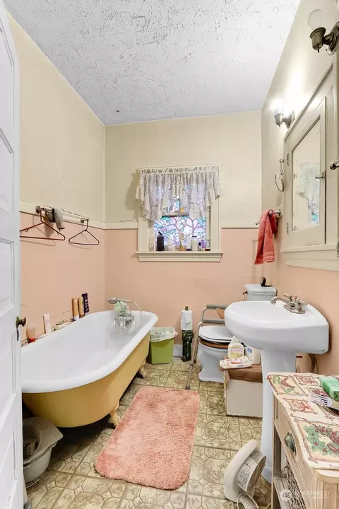 2416 Rucker Ave, Everett, WA 98201 photo 8