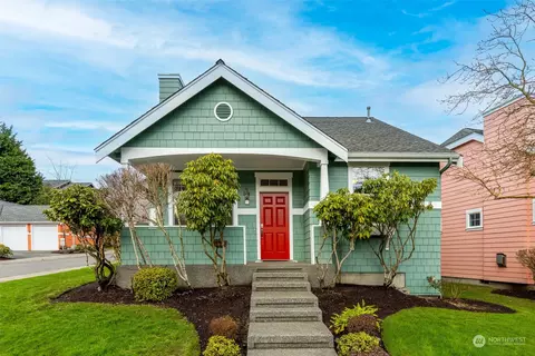 68 NE Sunset St, Poulsbo, WA 98370