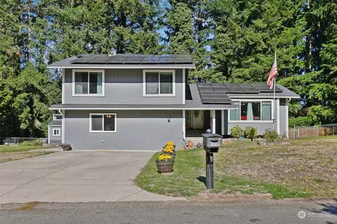 2826 NE Fernwood Ct, Bremerton, WA 98310