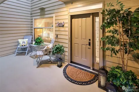 703 4th Ave #105, Kirkland, WA 98033