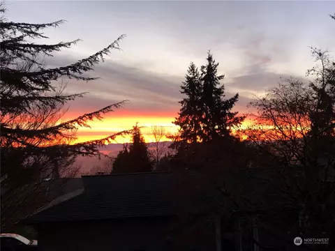 9523 NE 137 St, Kirkland, WA 98034