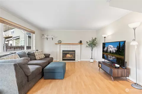 Living - 380 Randall Pl, Enumclaw, WA 98022 photo 1 of 2
