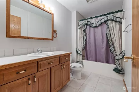 Bath - 901 E St, Vader, WA 98593 photo 1 of 3