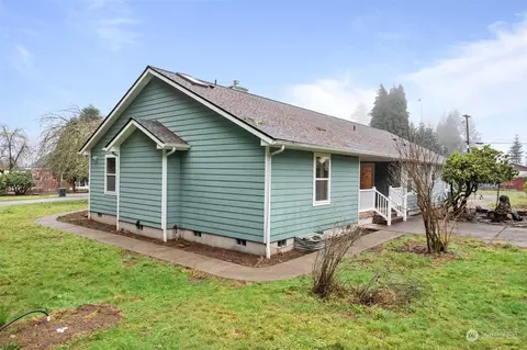 Exterior - 901 E St, Vader, WA 98593 photo 6 of 8