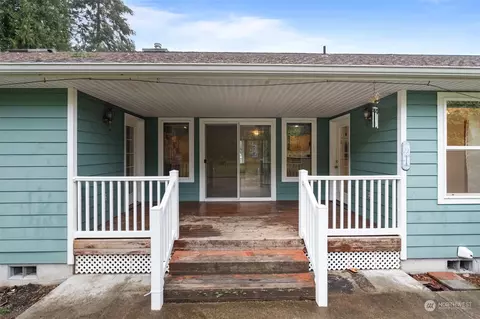 Exterior - 901 E St, Vader, WA 98593 photo 5 of 8