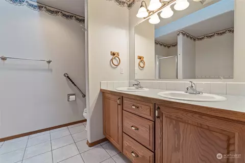Bath - 901 E St, Vader, WA 98593 photo 2 of 3