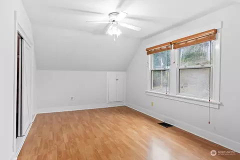 Bedroom - 1417 Ttereve Dr, Everett, WA 98203 photo 4 of 6