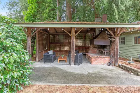 Exterior - 1417 Ttereve Dr, Everett, WA 98203 photo 4 of 7