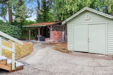 Exterior - 1417 Ttereve Dr, Everett, WA 98203 photo 5 of 7