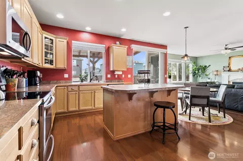Kitchen - 218 Burr St NE, Orting, WA 98360 photo 2 of 7