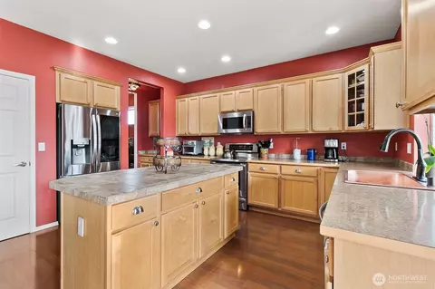 Kitchen - 218 Burr St NE, Orting, WA 98360 photo 6 of 7