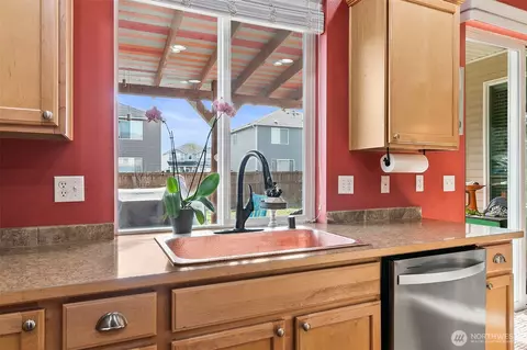 Kitchen - 218 Burr St NE, Orting, WA 98360 photo 4 of 7