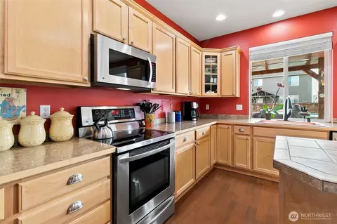Kitchen - 218 Burr St NE, Orting, WA 98360 photo 3 of 7