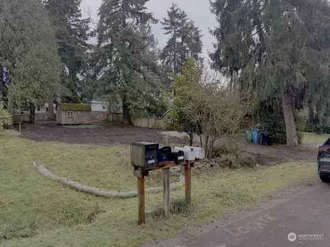 15748 Burke Ave N, Shoreline, WA 98133