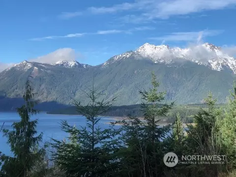 5780 N Lake Cushman Rd, Hoodsport, WA 98548