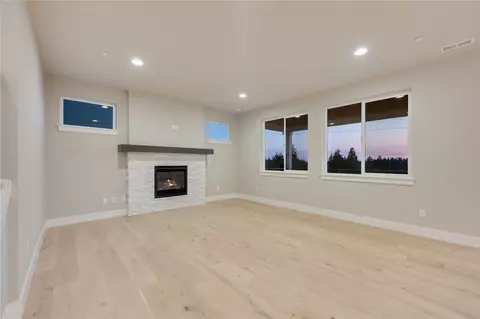 Living - 20239 125th Ave NE #SM2-11, Bothell, WA 98011 photo 2 of 4