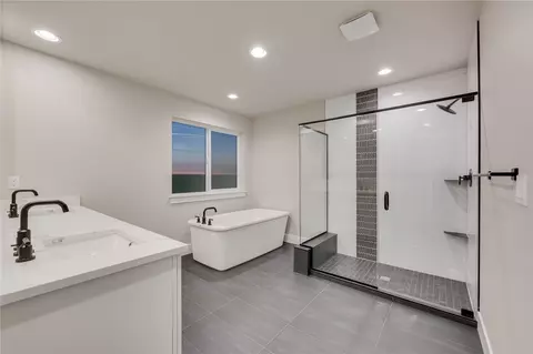 Bath - 20239 125th Ave NE #SM2-11, Bothell, WA 98011 photo 3 of 5