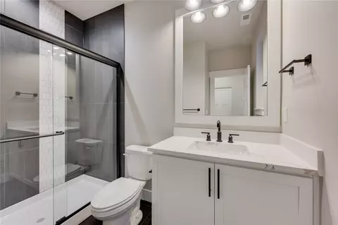 Bath - 20239 125th Ave NE #SM2-11, Bothell, WA 98011 photo 1 of 5
