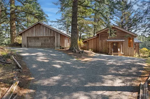 332 Middle Fork Rd, San Juan Island, WA 98250