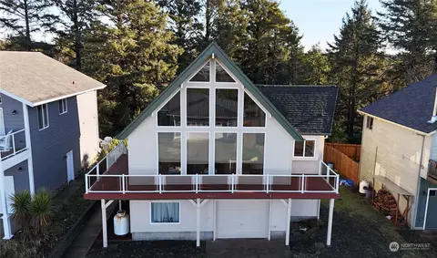 32604 J Pl, Ocean Park, WA 98640