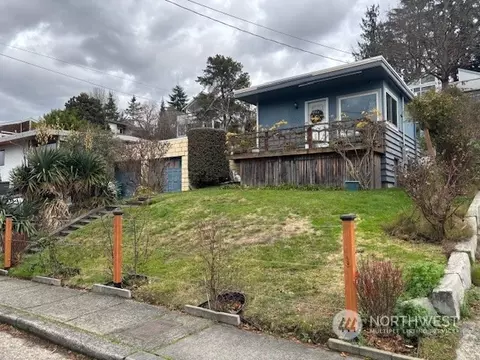 2562 13th Ave W, Seattle, WA 98119