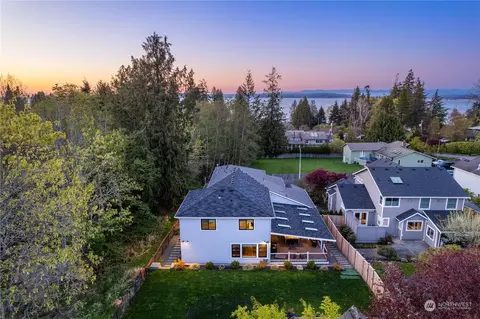 View/Area - 2330 Bayview Pl, Everett, WA 98203 photo 2 of 3