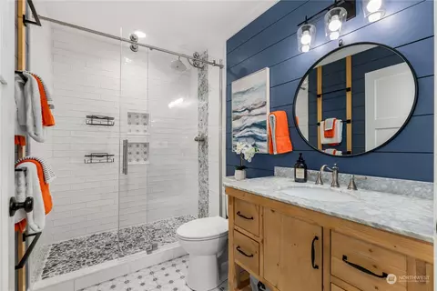 Bath - 2330 Bayview Pl, Everett, WA 98203 photo 4 of 6