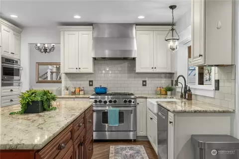 Kitchen - 2330 Bayview Pl, Everett, WA 98203 photo 1 of 3