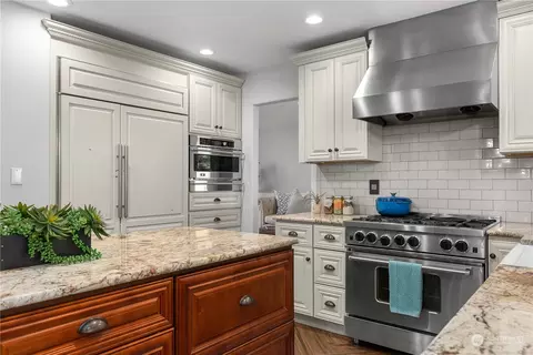 Kitchen - 2330 Bayview Pl, Everett, WA 98203 photo 3 of 3