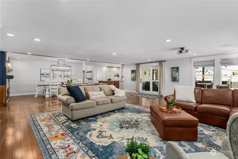 Living - 2330 Bayview Pl, Everett, WA 98203 photo 4 of 4
