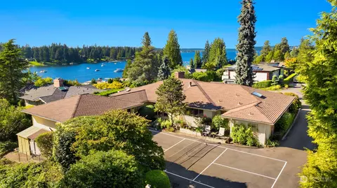 8947 NE 36th St, Yarrow Point, WA 98004