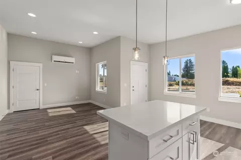 Living - 2109 Hawks View Ln, Winlock, WA 98596 photo 1 of 1