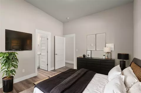 Bedroom - 2109 Hawks View Ln, Winlock, WA 98596 photo 1 of 3