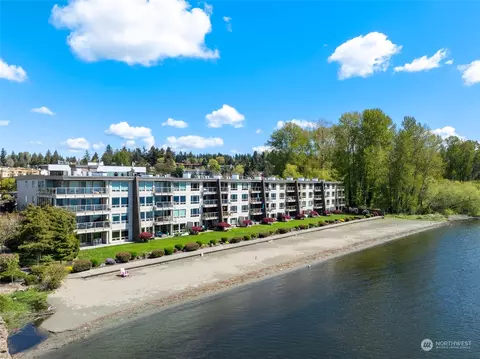 9727 NE Juanita Dr #305, Kirkland, WA 98034