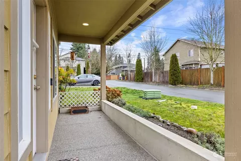 Exterior - 10407 Holly Dr, Everett, WA 98204 photo 2 of 5