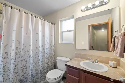 Bath - 10407 Holly Dr, Everett, WA 98204 photo 3 of 3