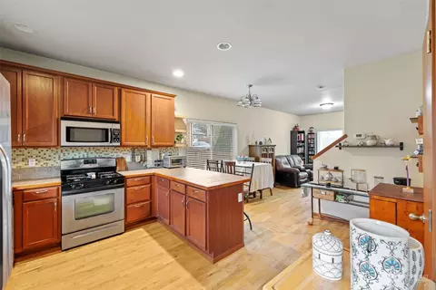Kitchen - 10407 Holly Dr, Everett, WA 98204 photo 1 of 4