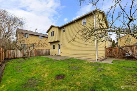 Exterior - 10407 Holly Dr, Everett, WA 98204 photo 5 of 5