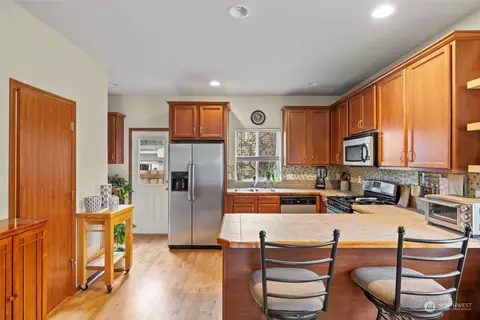 Kitchen - 10407 Holly Dr, Everett, WA 98204 photo 2 of 4