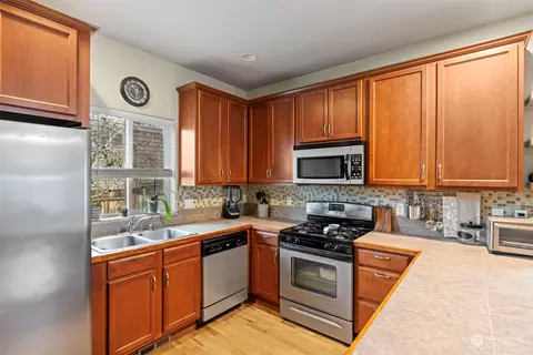 Kitchen - 10407 Holly Dr, Everett, WA 98204 photo 3 of 4