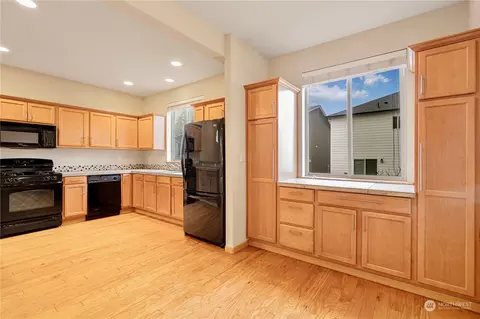 Kitchen - 512 95th Ct SE, Everett, WA 98208 photo 4 of 4