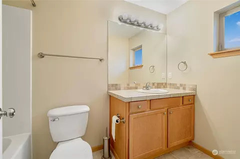 Bath - 512 95th Ct SE, Everett, WA 98208 photo 2 of 3