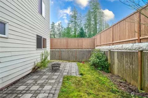 Exterior - 512 95th Ct SE, Everett, WA 98208 photo 2 of 2