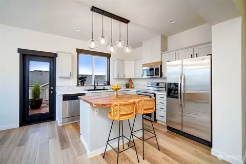 Kitchen - 511 Pilchuck Path, Everett, WA 98201 photo 1 of 3