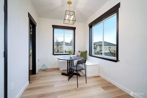 Dining - 511 Pilchuck Path, Everett, WA 98201 photo 1 of 5
