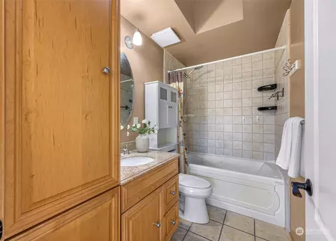 Bath - 17620 28th Ave SE, Bothell, WA 98012 photo 2 of 3