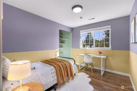 Bedroom - 17620 28th Ave SE, Bothell, WA 98012 photo 5 of 8