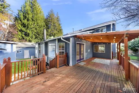 Exterior - 17620 28th Ave SE, Bothell, WA 98012 photo 4 of 8