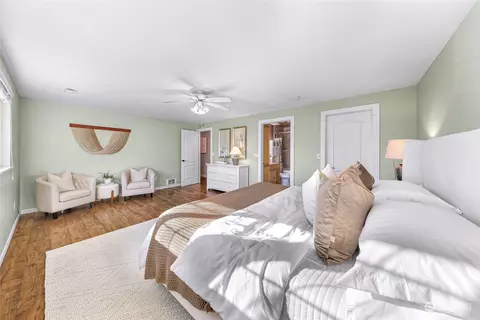 Bedroom - 17620 28th Ave SE, Bothell, WA 98012 photo 1 of 8